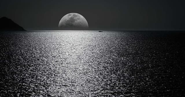 Align With The Moon's Energy For Self-Discovery